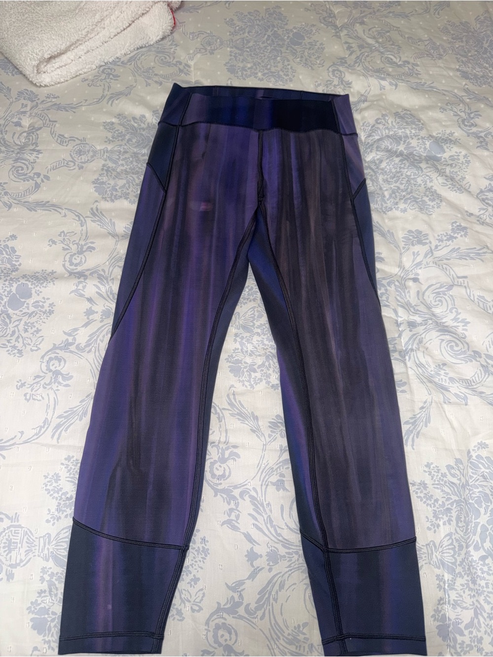 lululemon athletica Purple and Black Spray-Dye Leggings - Picture 5 of 6